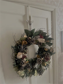 Brass bee Wreath Hanger - Brass bee